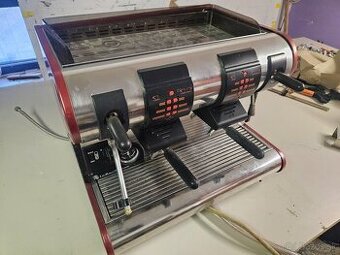 Dvojpakovy automaticky presostroj