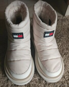 Snehule Tommy Hilfiger veľ 39/40