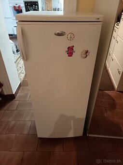 Chladnička z mrazničkou, možný dovoz v Bratislave