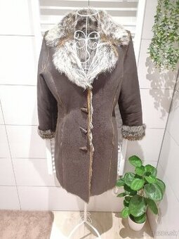 Dámsky kabát z umelej kožušiny a brúsenej kože – Tmavohnedý