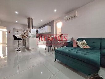 ADOMIS - predám pekný bungalov v obci Valaliky 535m2, všetky