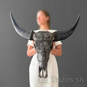 Extra veľká, ručne vyrezávaná lebka sivého byvola - mamut