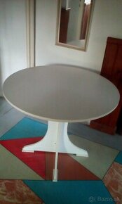 Predám okrúhly stôl priemeru 90cm.