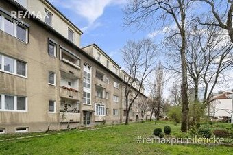Na predaj poctivý 3,5-izb byt s 2 lodžiami – „500 bytov“ v R