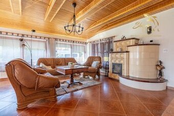 Jedinečná rodinná usadlosť s bazénom, posilňovňou, wellness