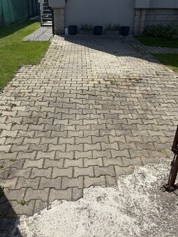 Darujem za rozobratie zamkovu dlazbu 8mm cca 24 m2