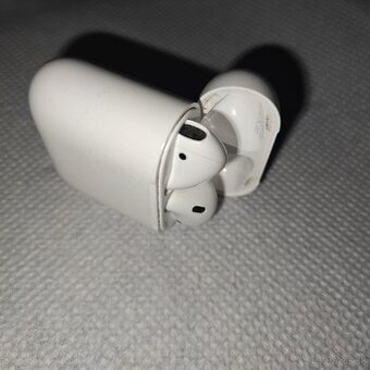 Apple AirPods 2 (A2031) – používané, stav B