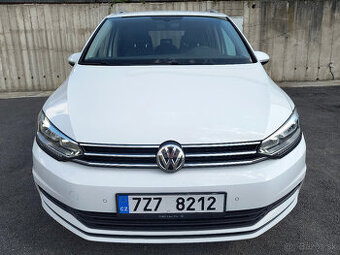 VW Touran 1.5 TSI 1.MAJ.ČR/NAVI/ACC/TAŽNÉ/ALU/FRONT ASSIST