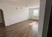 Predám pekný 4-izbový byt v Dunajskej Strede na Nám.SNP