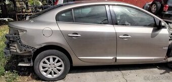 Renault Fluence 1.5 dCi 2012 predám KAPOTA, DVERE, MOTOR K9K