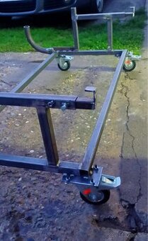 Stabilný stojan – kolíska na prívesný vozík