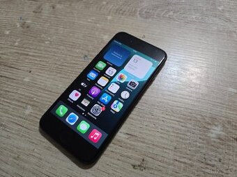 Iphone SE 2020 plnefunkcny na displeji su skrabanceky od bez