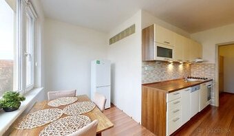 REZERVOVANÉ Zariadený 3 izbový byt s balkónom CENTRUM