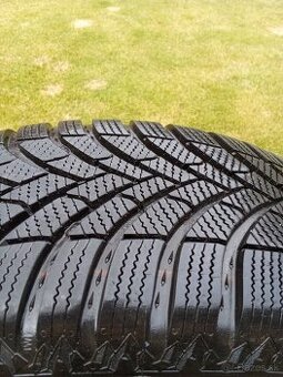 215/65 r17 zimné pneu.8 mm  DOT.4224