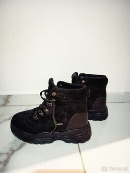 Dámske čierne čižmy 39