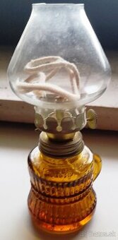 Predám nepoužívanú mini petrolejovú lampu, k nej petrolej a