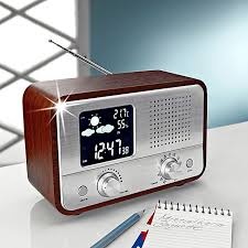 Nostalgické rádio s meteorologickou stanicou