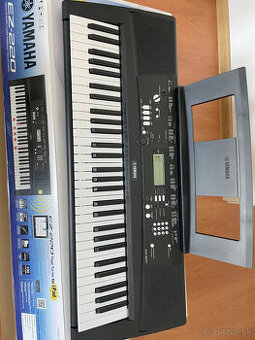 Yamaha EZ-220 Digital Keyboard