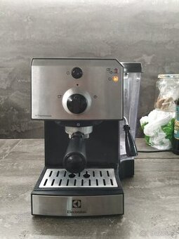 Kávovar Espresso Electrolux Easy EEA 111