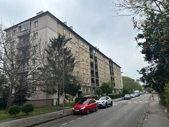 3 izb. tehlový byt s loggiou v BA, Ružinove, pri OC Centrál