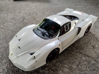 Predám Ferrari FXX 1:18 Mattel Hot Wheels