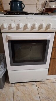 Plynovy sporak a elektrickou rurou