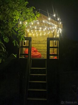 Záhradný domček so šmýkalkou