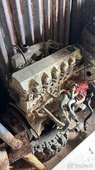 Patrol y60 motor blok hlava 2.8