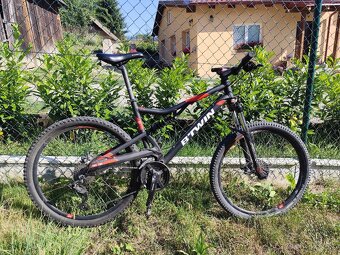 Horský celoodpružený bicykel