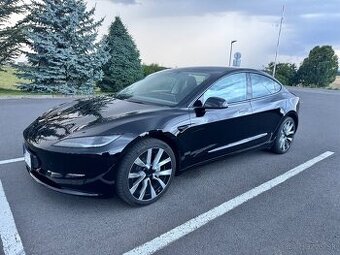 Tesla model 3 Highland 27 542km