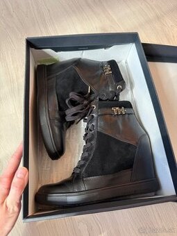 Tommy Hilfiger čižmy