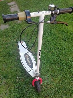 Elektrická kolobežka razor