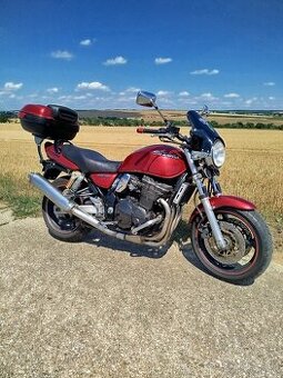 Suzuki GSX 750 inazuma