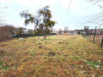 CHRASTNÉ - 3 rovinaté pozemky Pekná lokalita