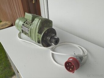 Predám elektromotor s prevodovkou