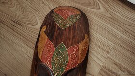 Maska z dreva Indonezia