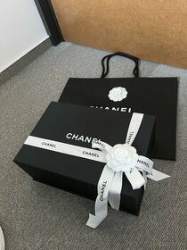 Chanel krabice a tašky