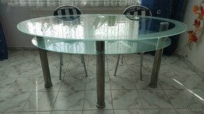 Jedálenský stôl