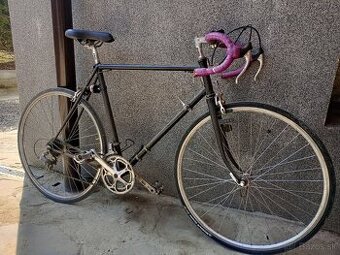 Cestný bicykel Favorit
