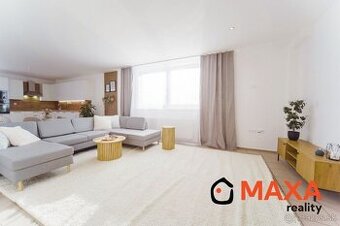 REZERVOVANY Trojizbový veľkometrážny byt s terasou, v meste 