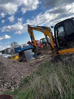 Zemné a výkopové práce – hydraulická ruka, kontajnery, dovoz