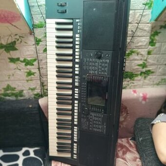 Yamaha psr s 750