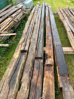 Staré dubové hranoly a trámy - ručne kresané