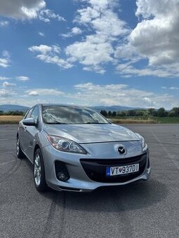 •Mazda 3 77KW 1.6 benzin