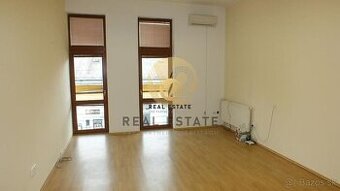 Na prenájom klimatizované kancelárie v centre Nitry s parkov