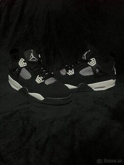 Jordan 4 white thunder