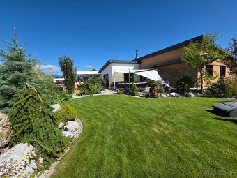 NADŠTANDARDNÝ RODINNÝ DOM