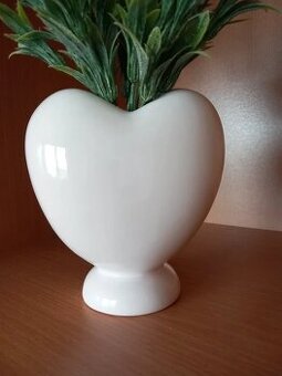 Biela keramická váza v tvare srdca 15x13x8 cm
