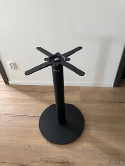 Oceľová podnož jedálenský okruhly stol