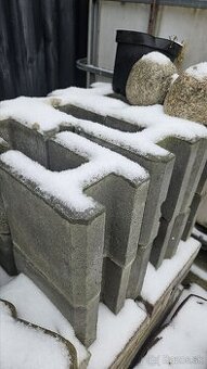 13ks betónových spojovnikov